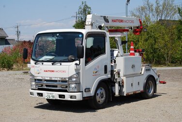 クレーン付きレッカー車（緊急自動車）