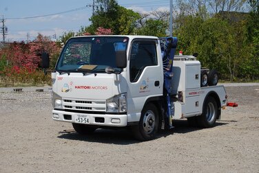 クレーン付きレッカー車