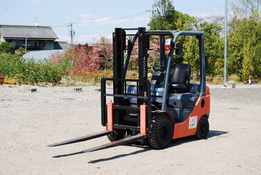 フォークリフト1.8t