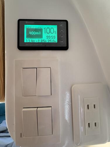 バッテリーモニター+照明スイッチ+100Vコンセント