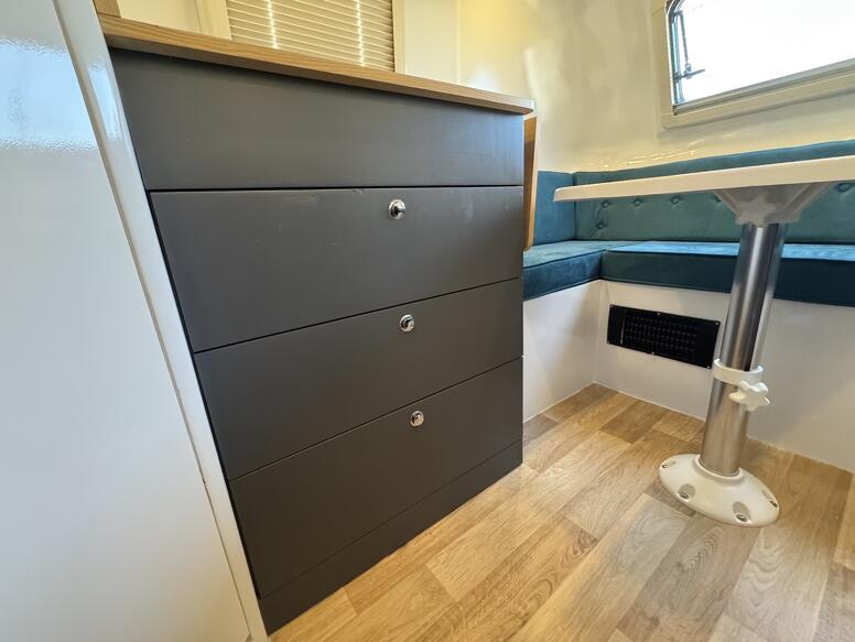 大型収納引き出し